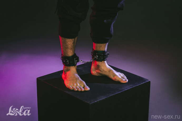 Черные кандалы с мягкой подкладкой и цепочкой Party Hard Amaze