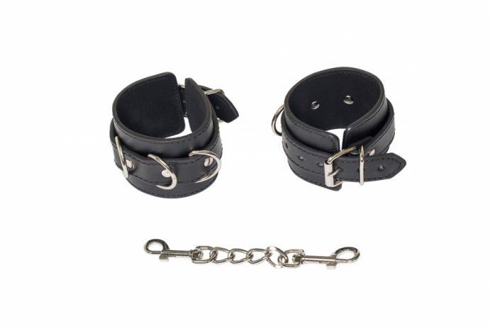 Наручники с ремневыми застежками скрепленные цепочкой с карабинами Party Hard Liberate
