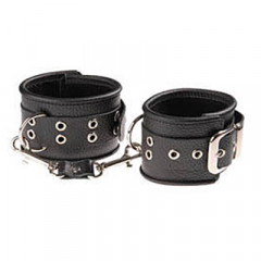 Наручники кожаные черные, ремешок с двумя карабинами