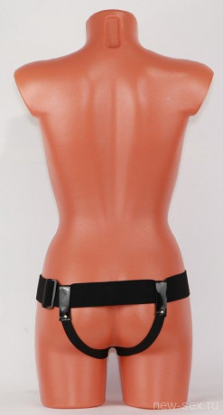 Универсальные лаковые трусики для страпона