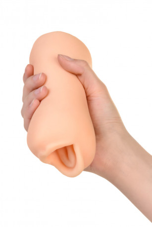 Реалистичный мастурбатор в виде ротика из очень нежного и упругого материала Juicy Pussy Fresh Lips