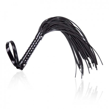 Многохвостая плеть из лакированной кожи