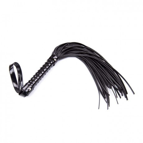 Многохвостая плеть из лакированной кожи
