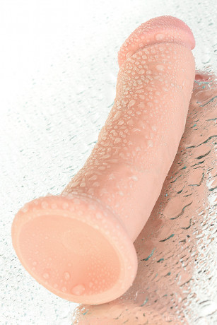 Ультра реалистичный вибратор с выносным пультом управления RealStick Elite Vibro