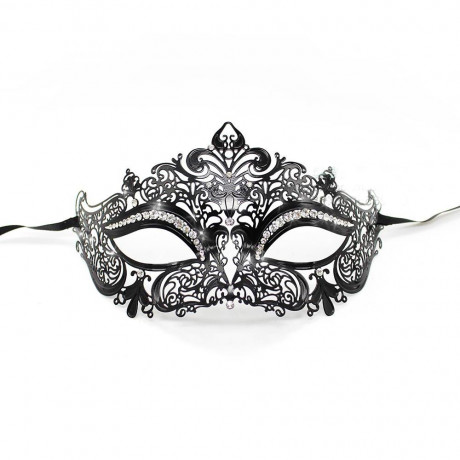 Кружевная маска на лицо