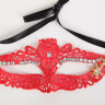 Кружевная маска в венецианском стиле с многочисленными узорами