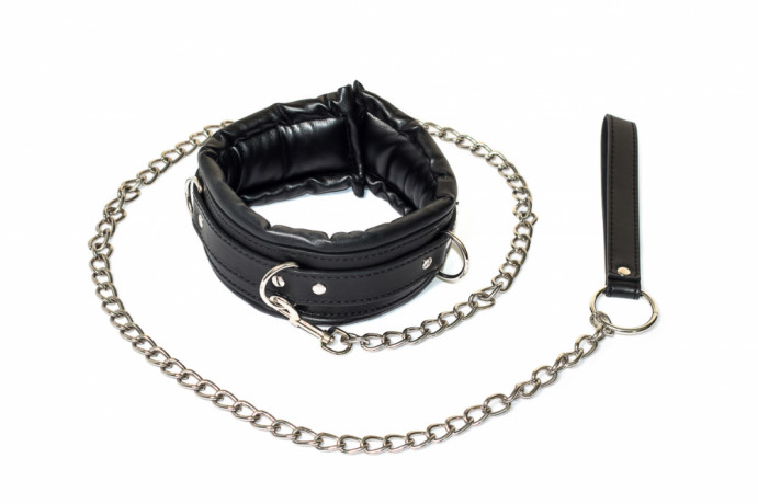 Черный ошейник с мягкой подкладкой и поводком на карабине Party Hard Fetish