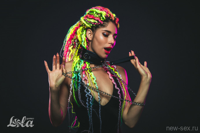 Черный ошейник с мягкой подкладкой и поводком на карабине Party Hard Fetish