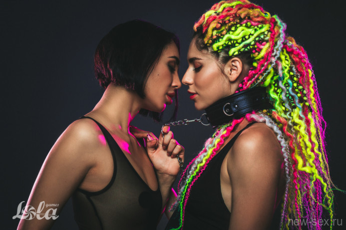 Черный ошейник с мягкой подкладкой и поводком на карабине Party Hard Fetish