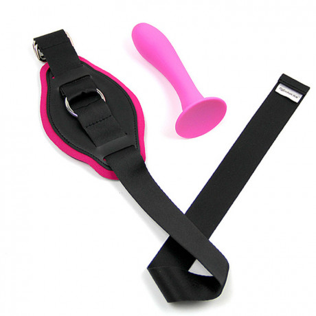 Страпон на бедро