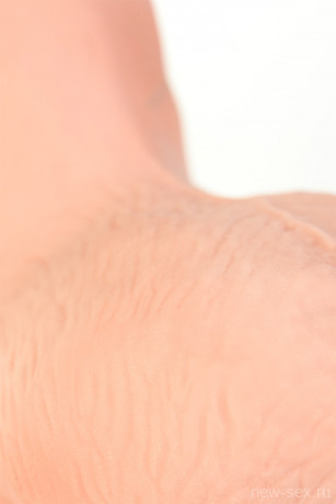 Реалистичный вибратор на пульте управления с мошонкой и присоской RealStick Elite Vibro