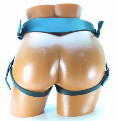 Кожаные трусики универсального размера для особо крупных насадок