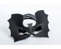 Маска из натуральной кожи в виде летучей мыши