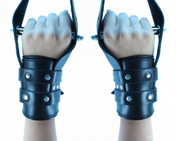 Наручники для подвешивания из толстой кожи