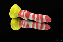 Розово-белый фаллос Лис из нежного силикона medium