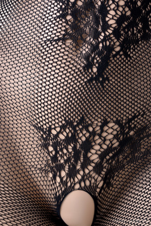 Костюм-сетка с открытыми плечами на тонких бретелях