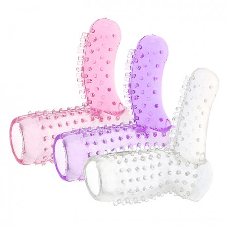 Насадка на член с отростком для стимуляции клитора