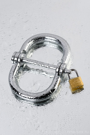 Металлические наручники в форме восьмерки с замком