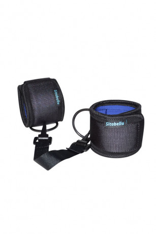 Черно-синие оковы на ноги для удобной фиксации