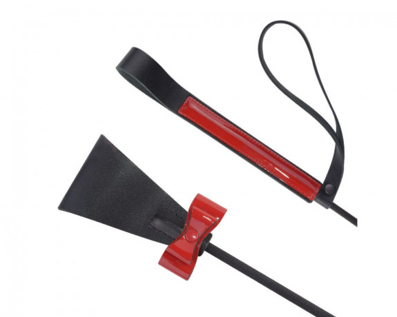 Гибкий стек из натуральной высококачественной кожи черного цвет с красной ручкой