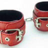 Стильные наручники из красной кожи
