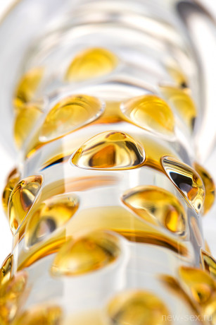 Стеклянный фаллос с рельефом с одной стороны и гладкий с другой Sexus Glass