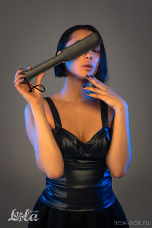 Привлекательная и упругая черная шлепалка Party Hard Spanky