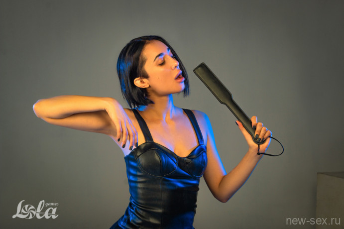 Привлекательная и упругая черная шлепалка Party Hard Spanky