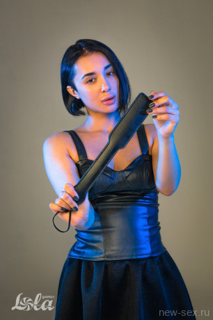 Привлекательная и упругая черная шлепалка Party Hard Spanky