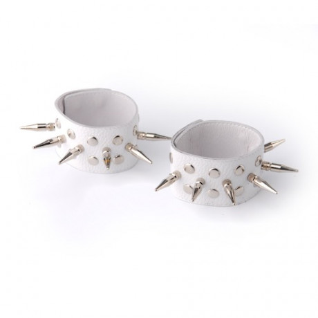 Напульсники из натуральной кожи с длинными шипами