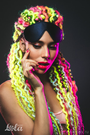 Эффектная закрытая маска на глаза Party Hard Shy