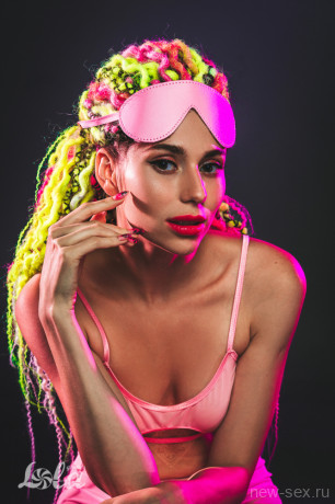 Эффектная закрытая маска на глаза Party Hard Shy