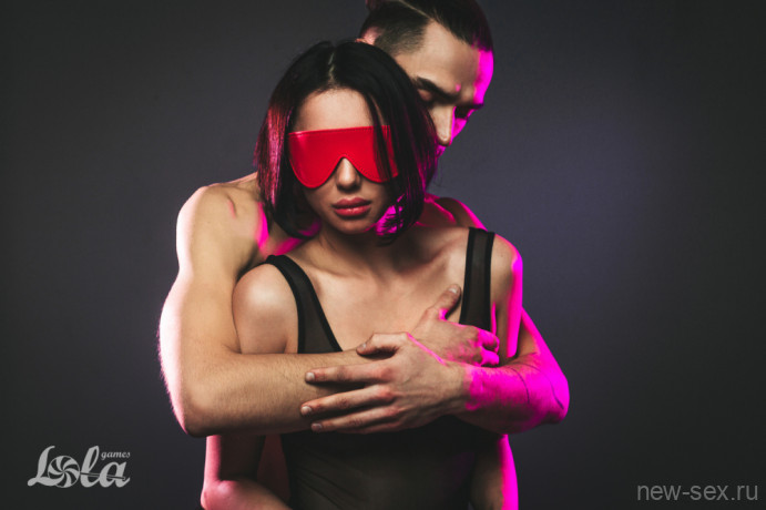 Эффектная закрытая маска на глаза Party Hard Shy