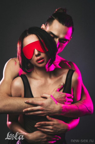 Эффектная закрытая маска на глаза Party Hard Shy