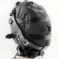 Глухой шлем с фиксацией ремнями