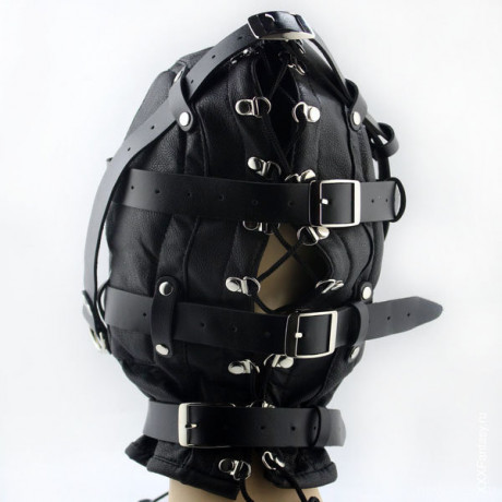 Глухой шлем с фиксацией ремнями
