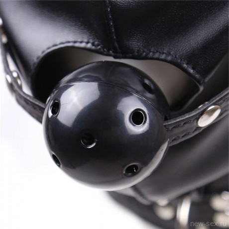 Глухой БДСМ шлем на нижнего