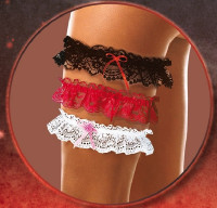 Широкая кружевная подвязка на ногу