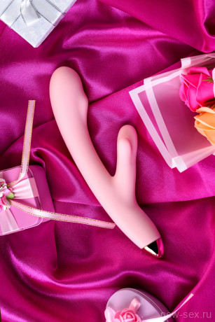 Нежно-розовый вибратор с отростком для стимуляции клитора MERYL