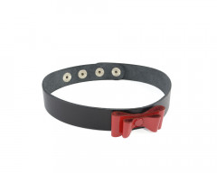 Тонкий кожаный ошейник с красным бантиком