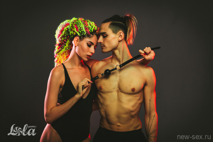 Кляп-шар для БДСМ игр с металлическим замком Party Hard Love Spell Black