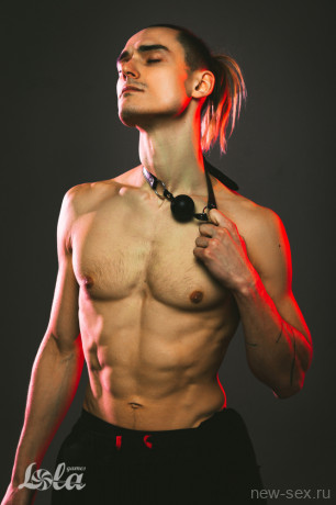 Кляп-шар для БДСМ игр с металлическим замком Party Hard Love Spell Black