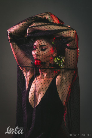 Кляп-шар для БДСМ игр с металлическим замком Party Hard Love Spell Black