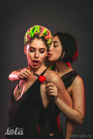 Кляп-шар для БДСМ игр с металлическим замком Party Hard Love Spell Black