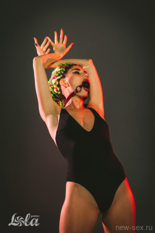 Стильный кляп-шар для БДСМ игр Party Hard Love Bite