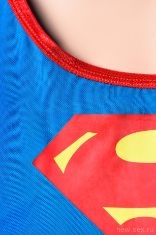 Костюм супервуман с прозрачным укороченным топом и мини-юбкой
