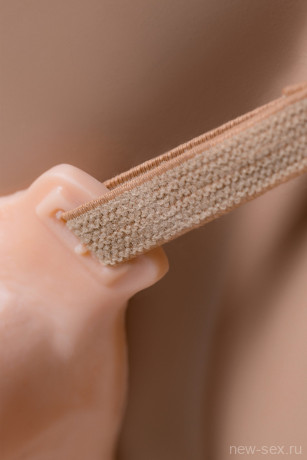 Фаллопротез телесного цвета с регулируемыми ремешкам