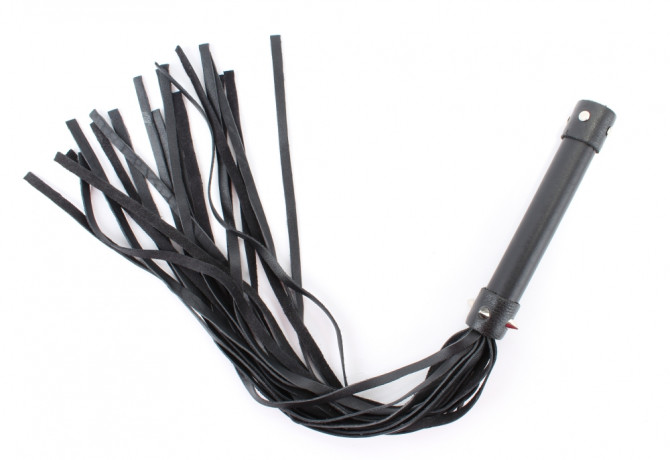 Многохвостая плеть из натуральной кожи с металлическими шипами