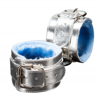 Наручники серебряные с голубым мехом