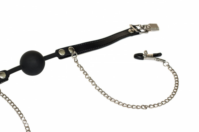 Кляп-шар с удобным ремешком и зажимами для сосков Party Hard Hentai